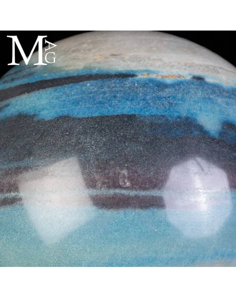 Grande Sfera in Trolleite Naturale – Elegante Cromia.