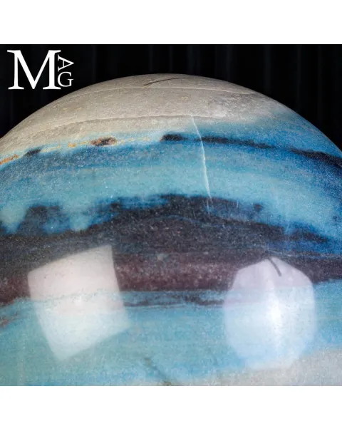 Grande Sfera in Trolleite Naturale – Elegante Cromia.