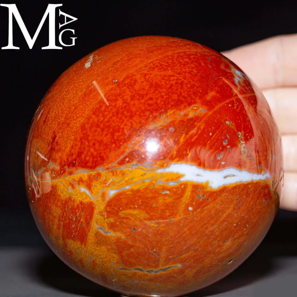 Sfera in Diaspro Rosso con Geodi e Agata.