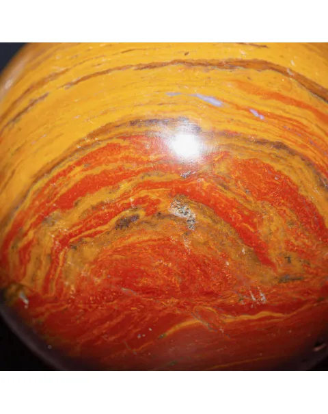Sfera in Diaspro Rosso del Madagascar.