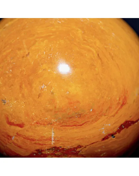 Sfera in Diaspro Rosso del Madagascar.