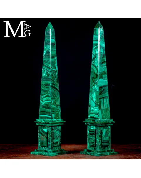 Coppia di Obelischi Ornamentali in Malachite Naturale a Mosaico
