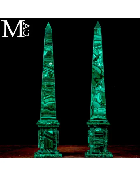 Coppia di Obelischi Ornamentali in Malachite Naturale a Mosaico