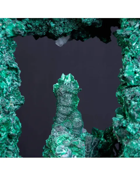 Malachite Fibrosa: Campione Naturale di Incredibile Bellezza e Forma , Straordinariamente Rara.