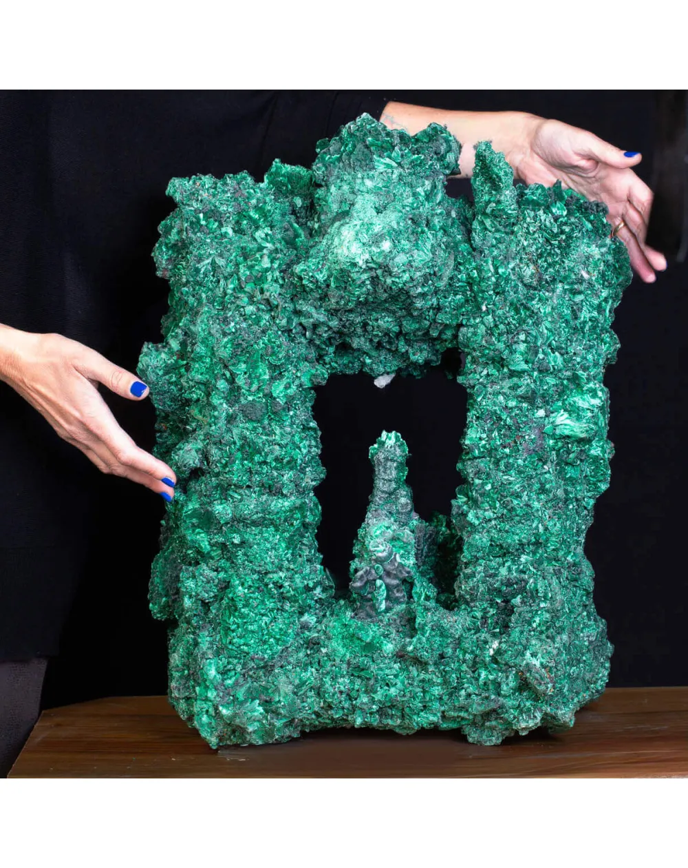 Malachite Fibrosa: Campione Naturale di Incredibile Bellezza e Forma , Straordinariamente Rara.