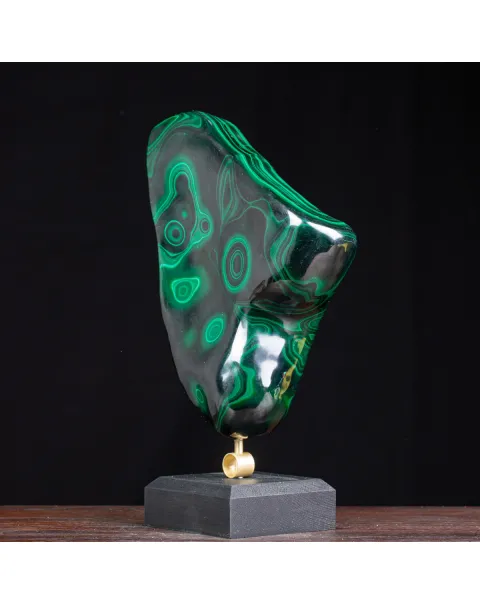 Elegante Scultura Naturale in Malachite