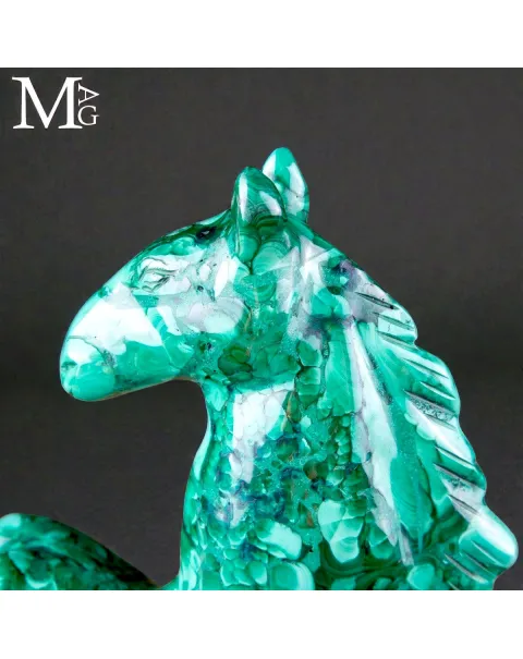 Cavallo scolpito in malachite – Scultura ornamentale.