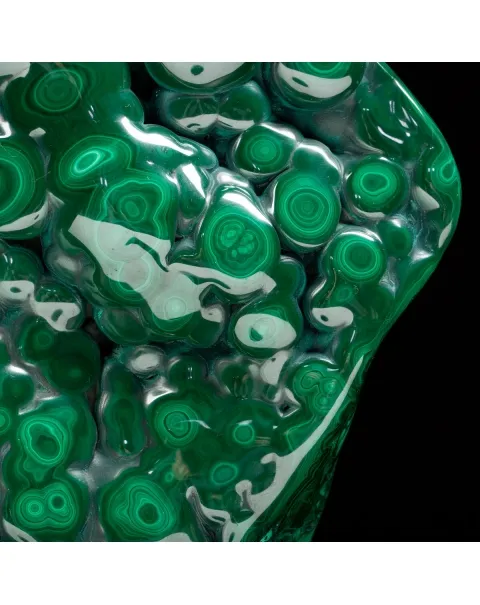 Malachite su piedistallo in legno e ottone