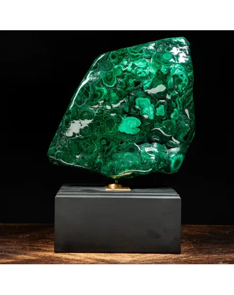 Malachite su piedistallo in legno e ottone