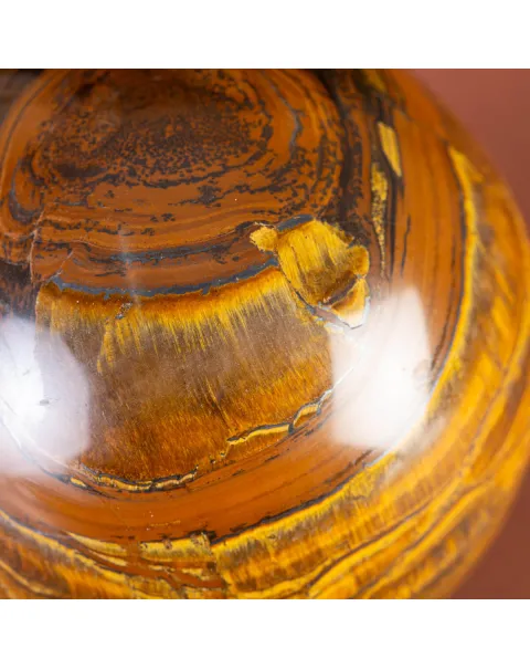 Sfera in Tiger Iron Intagliata.