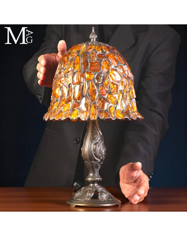 Lampada in ambra fossile – stile Tiffany.