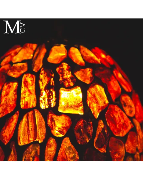 Lampada in ambra fossile – stile Tiffany.