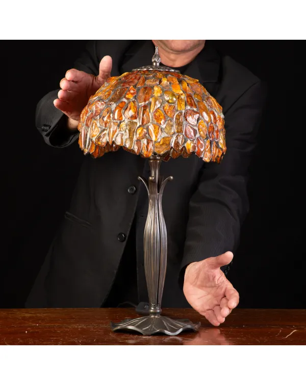 Lampada d'Ambra Tiffany: Luminosa Eleganza Artigia...