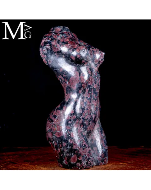 Scultura Busto Femminile in Scisto con Granati.