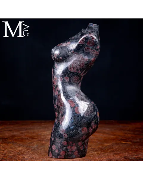 Scultura Corpo Femminile – Busto in Scisto con Granati
