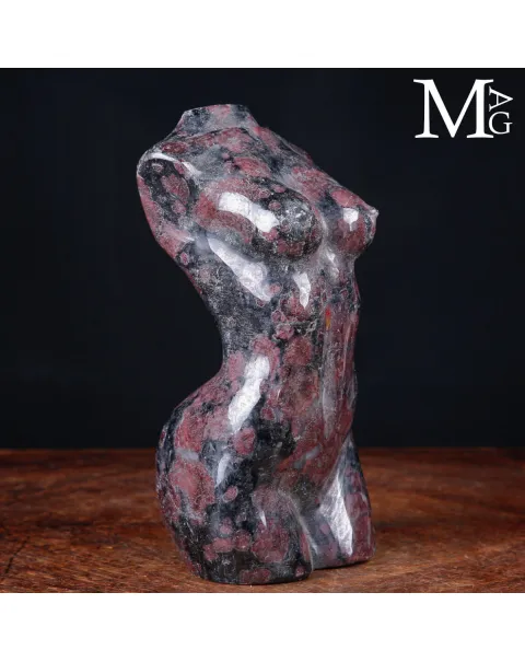 Scultura Corpo Femminile – Busto in Scisto con Granati