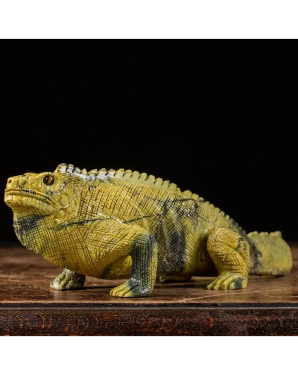 Statua Iguana In Gruppo Serpentino