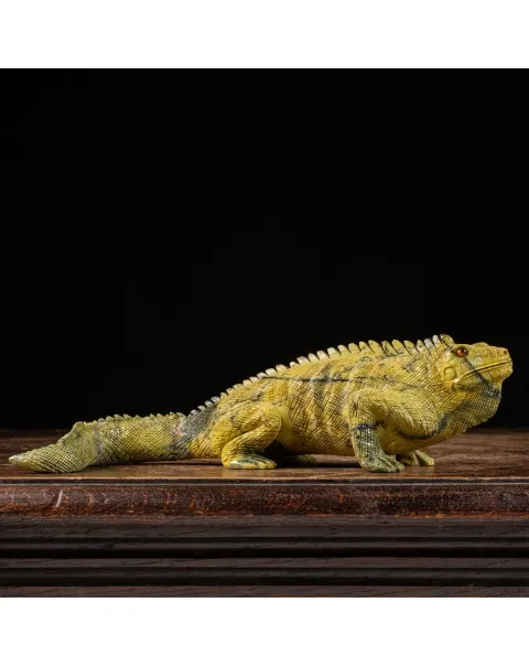 Statua Iguana In Gruppo Serpentino