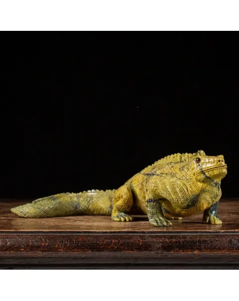 Statua Iguana In Gruppo Serpentino