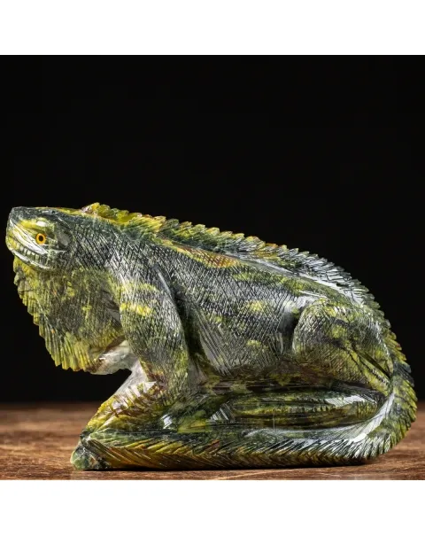 Statua Iguana In Gruppo Serpentino