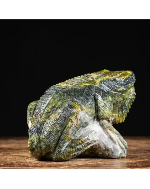 Statua Iguana In Gruppo Serpentino