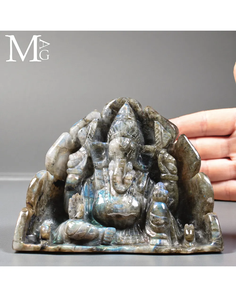 Lord Ganesh – Scultura in labradorite intagliata a mano.
