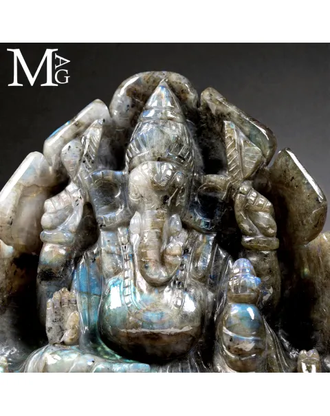Lord Ganesh – Scultura in labradorite intagliata a mano.