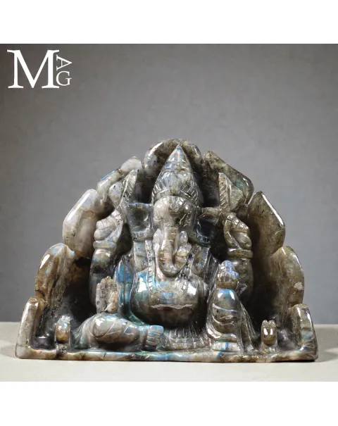 Lord Ganesh – Scultura in labradorite intagliata a mano.