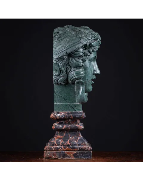 Scultura in Marmo di: Medusa, prima della Trasformazione.