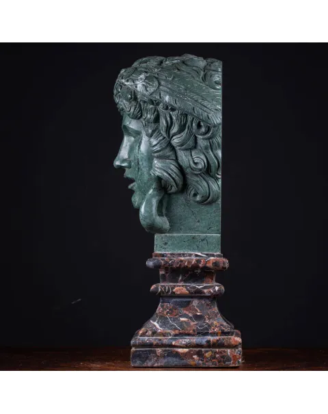 Scultura in Marmo di: Medusa, prima della Trasformazione.