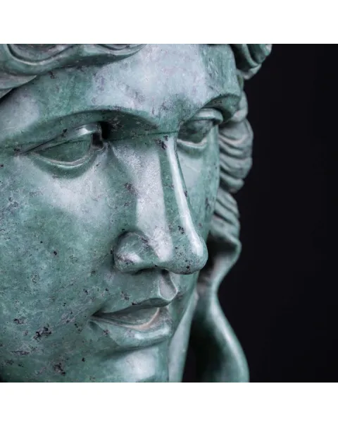 Scultura in Marmo di: Medusa, prima della Trasformazione.