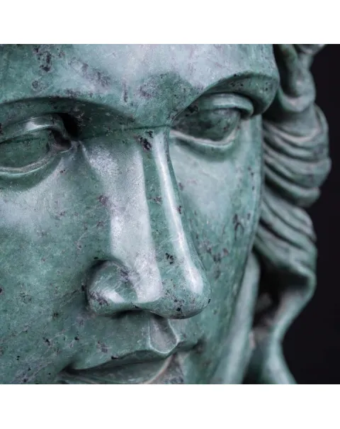 Scultura in Marmo di: Medusa, prima della Trasformazione.