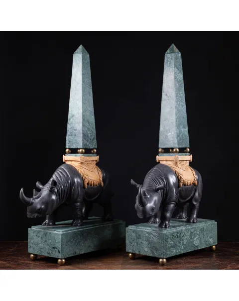 Sculture in pregiato marmo italiano - Rinoceronti con obelischi