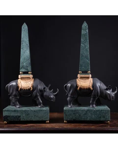 Sculture in pregiato marmo italiano - Rinoceronti con obelischi