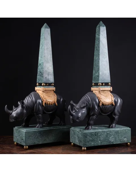 Sculture in pregiato marmo italiano - Rinoceronti con obelischi