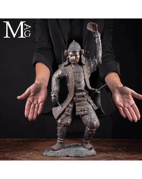 Statua di Samurai in Bronzo con Ventaglio da coman...