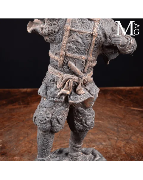 Scultura in Bronzo - Guerriero Cerimoniale Orientale.