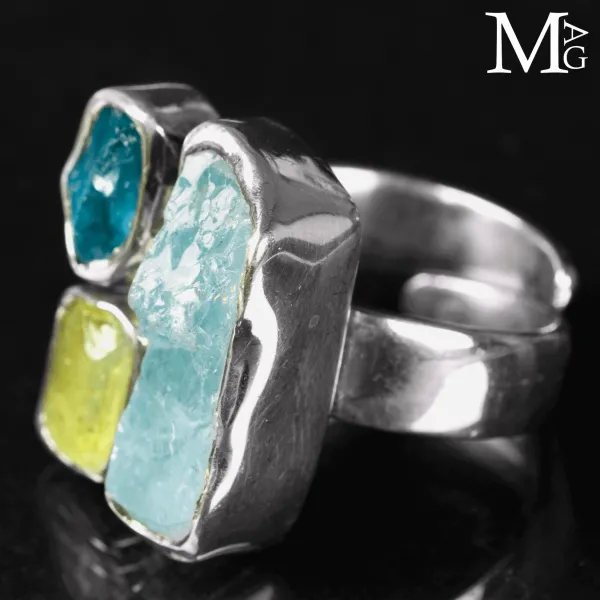 Anello in Argento con Acquamarina, Heliodoro e Apatite Neon Grezze.