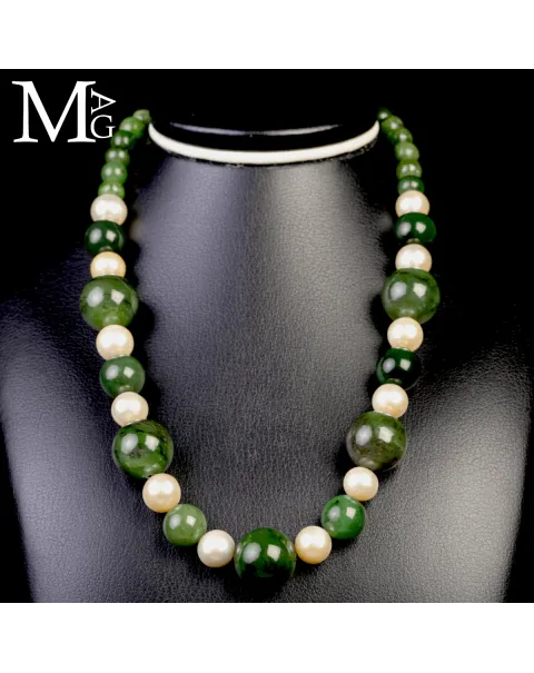 Collana in Giada e Perle – Eleganza Essenziale.