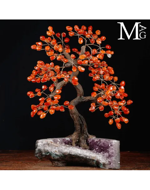 Albero Ornamentale in Corniola su geode di Ametista.