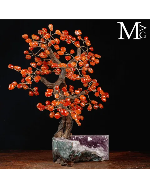Albero Ornamentale in Corniola su geode di Ametista.