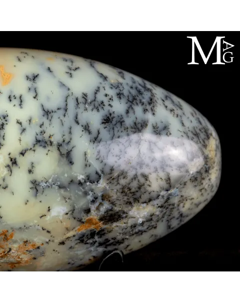 Shiva Lingam in Opale Dendritico.