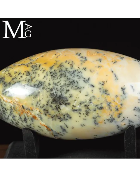 Shiva Lingam in Opale Dendritico.