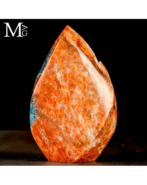 Fiamma in Calcite Arancione con Apatite Blu e Cavità Geodiche.
