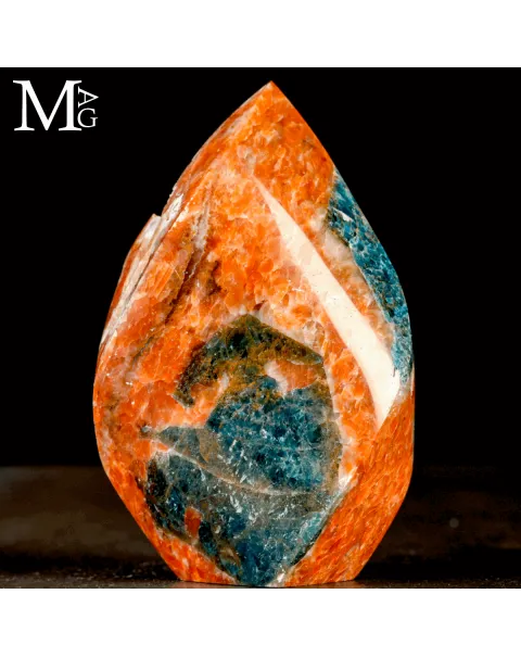 Fiamma in Calcite Arancione con Apatite Blu e Cavità Geodiche.