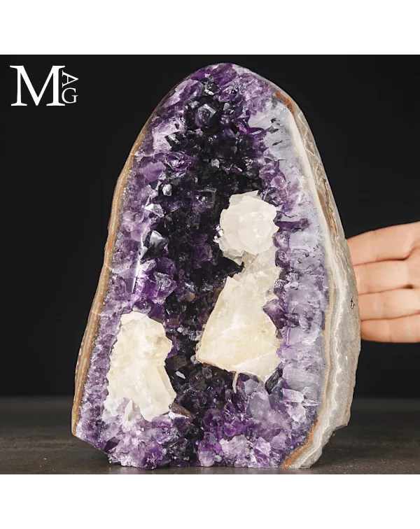 Drusa di Ametista dell’Uruguay con Calcite.