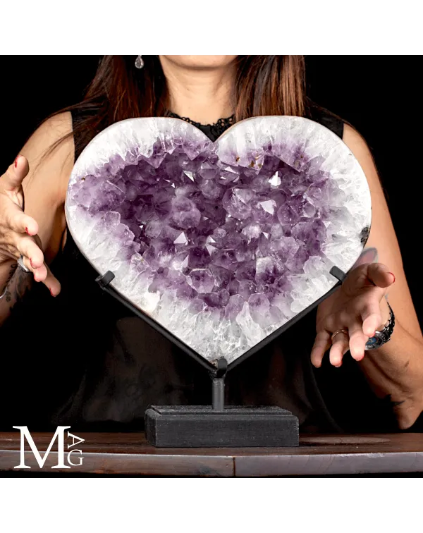 Cuore in Geode di Ametista – Scultura Naturale