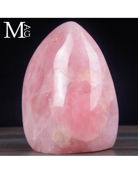 Quarzo Rosa del Madagascar - forma libera lucidata.
