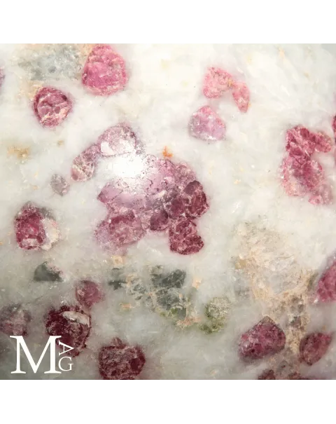 Sfera di Albite con Tormalina Rosa Rubellite.
