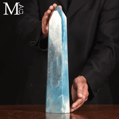 Grande obelisco in Trolleite – Blu Naturale.